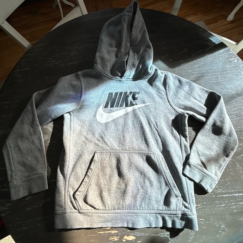 Kids size Large Nike sweatshirt.  It fits like a Medium, so it’s listed as a M.
